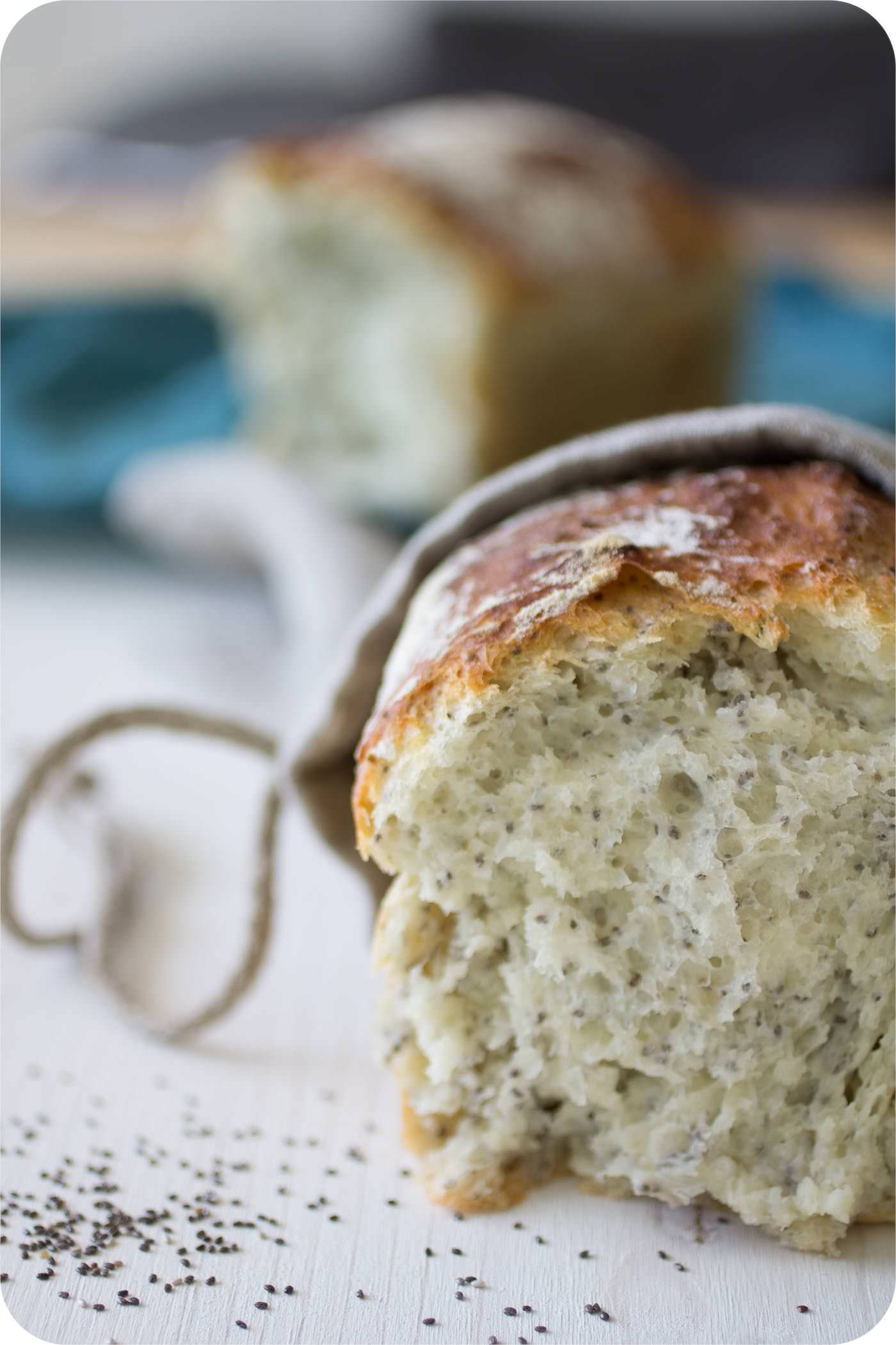 Helles Dinkelbrot mit Chia-Samen