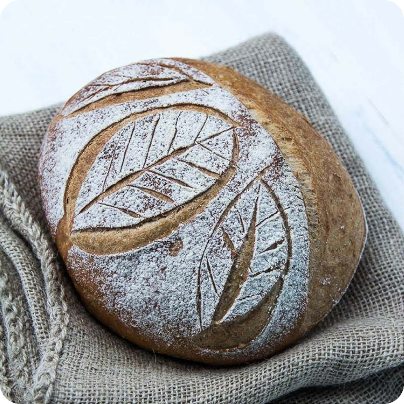 Das Lâme de Boulanger Bäckermesser ist super zum Brot einschneiden.