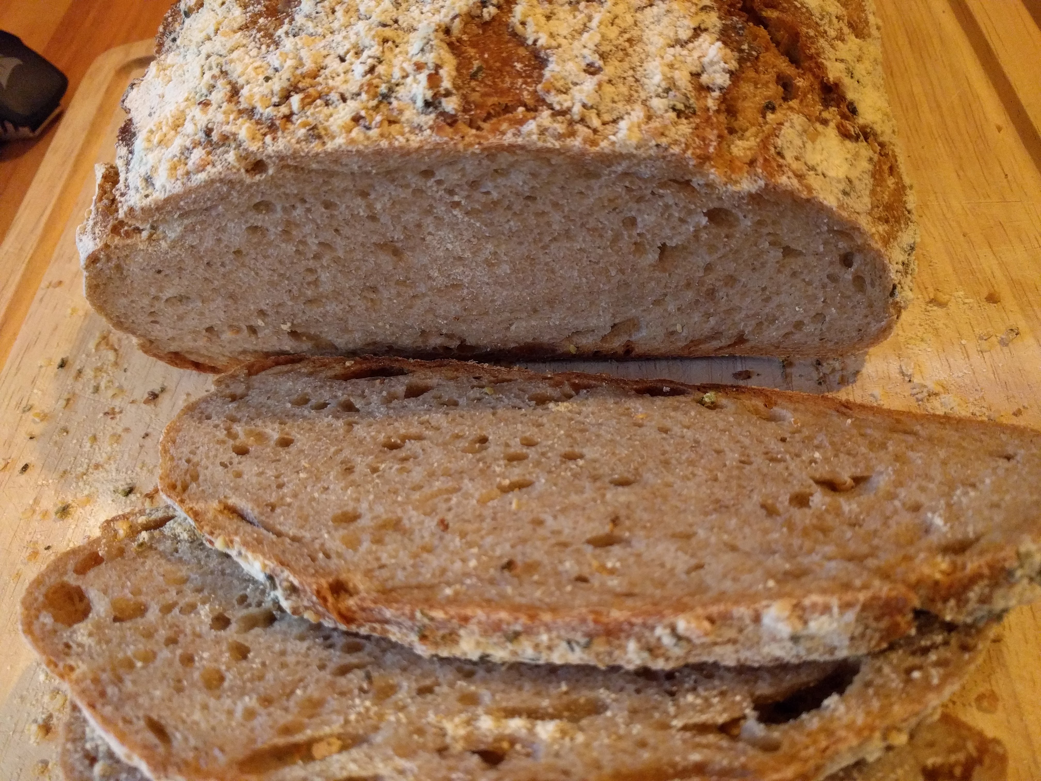Weizen-Roggenbrot mit Sauerteig - ein herrlich saftiges Brot!