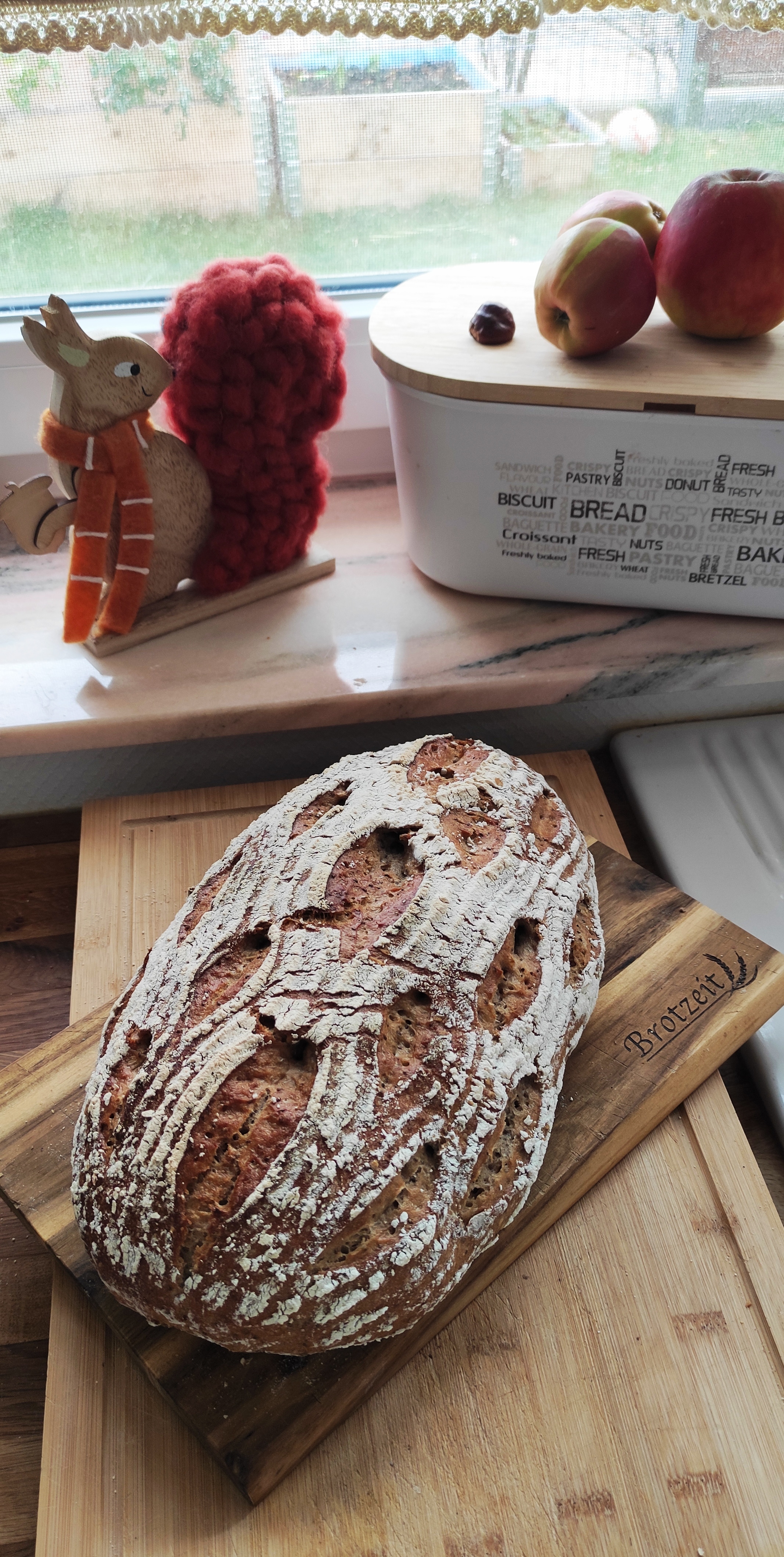 Weizen-Roggenbrot mit Sauerteig - ein herrlich saftiges Brot!