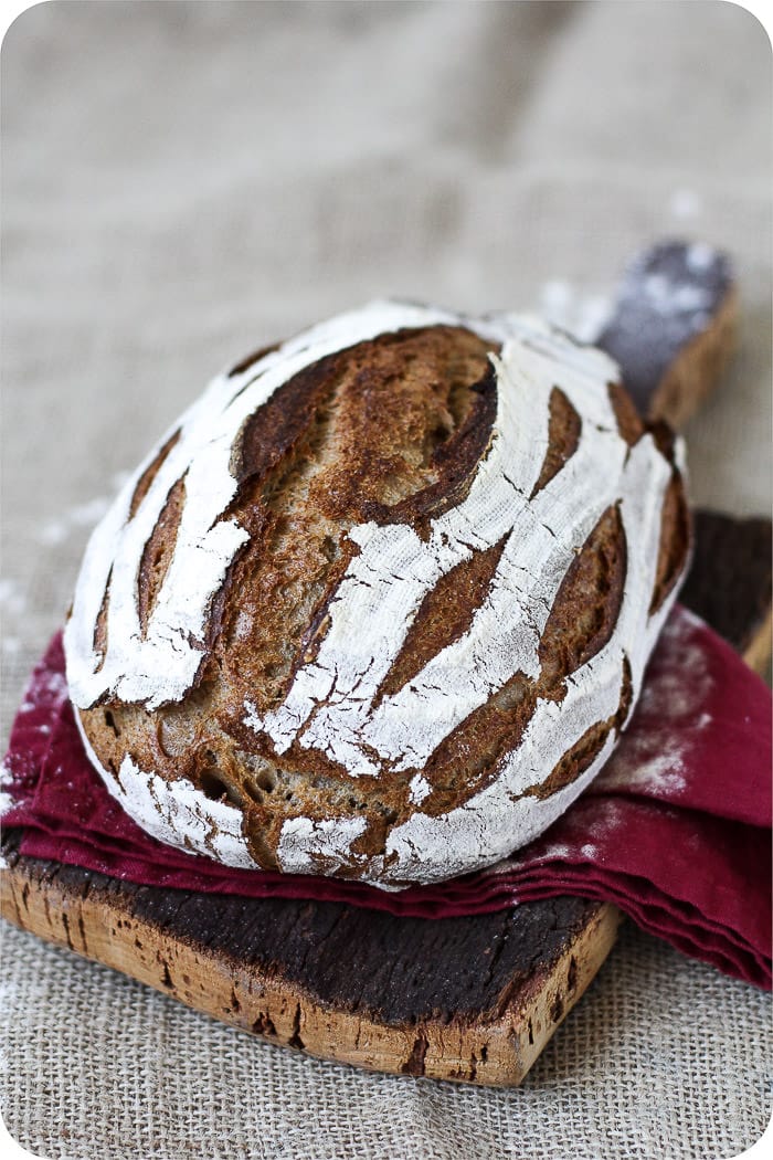 Weizen-Roggenbrot mit Sauerteig - ein herrlich saftiges Brot!