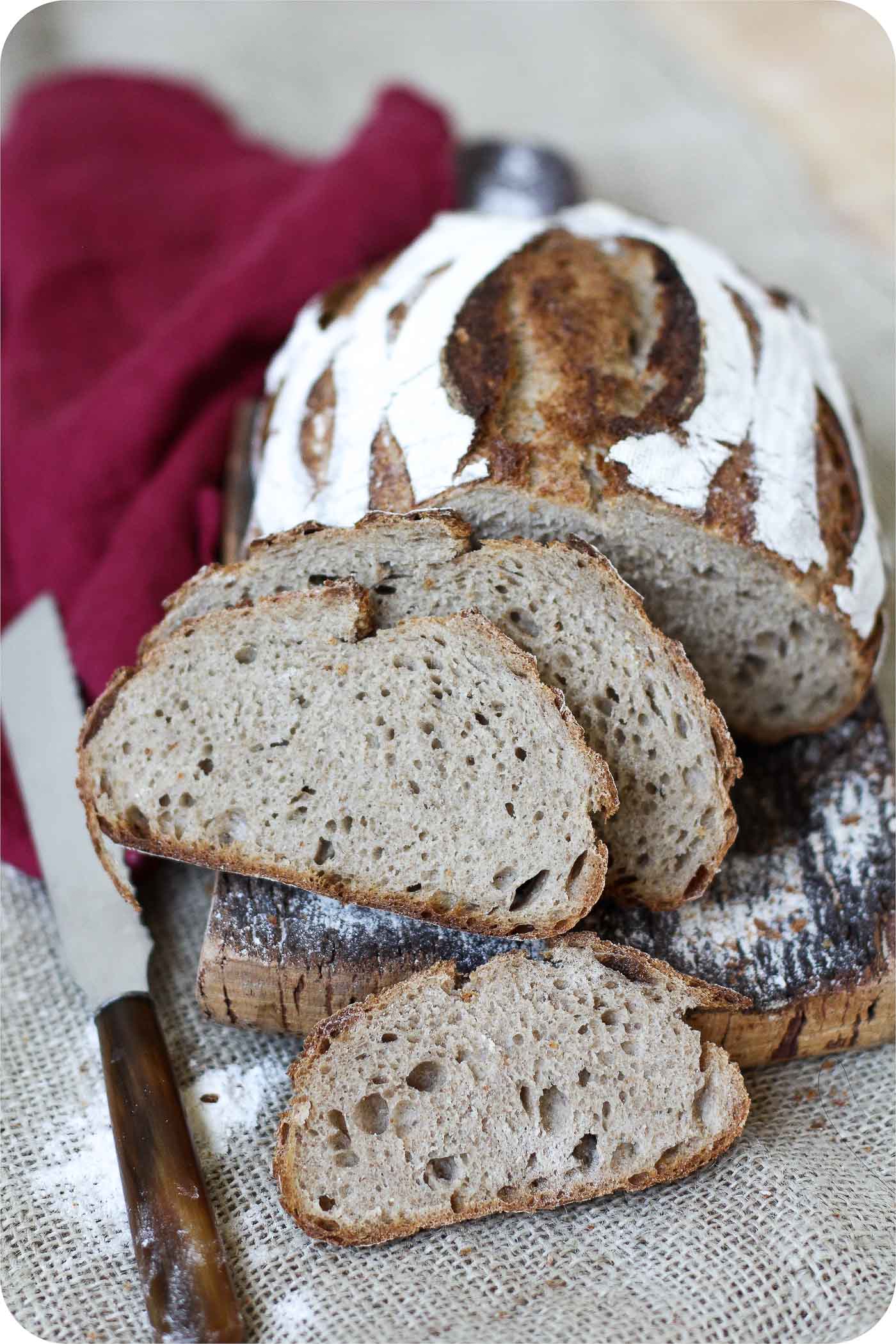 Weizen-Roggenbrot mit Sauerteig - ein herrlich saftiges Brot!