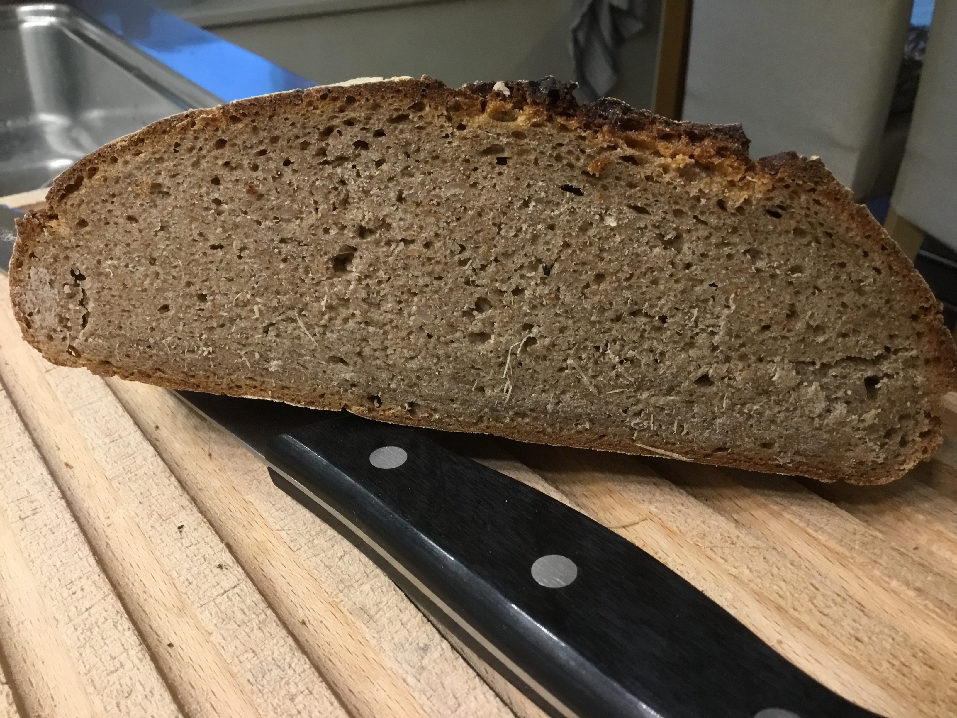 Das Walliser Roggenbrot ist ein unglaublich saftiges Brot.
